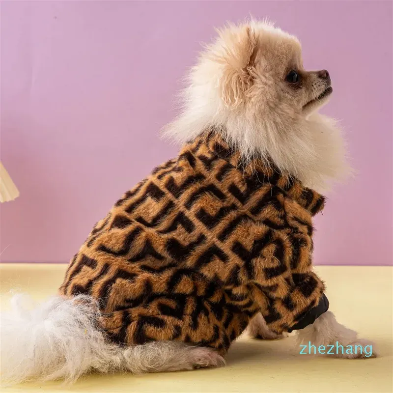 Yüksek kaliteli köpek giyim tasarımcısı köpek giysileri kürk ceket klasik köpekler ceket oyuncak bichon bulldog schnauzer dışarılar giyim evcil hayvan malzemeleri