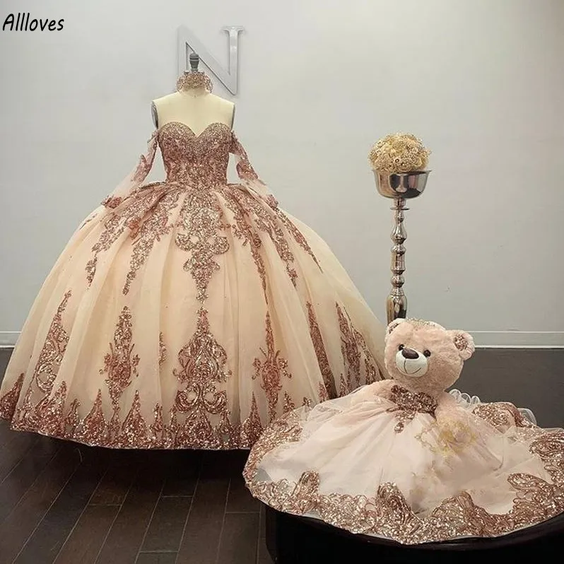 Abiti Quinceanera scintillanti in oro rosa Abiti modesti con scollo a cuore maniche lunghe Appliuqed in pizzo Abito da ballo principessa gonfio Ragazza dolce 16 Abiti da ballo Abiti da spettacolo Abiti CL0285