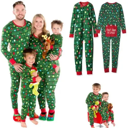 Abiti abbinati in famiglia Christmas Matching Pigiamas Sets OneSis Sleep abbigliamento da notte vestito abito abito a maniche lunghe Rompers di Natale Onsies 231213