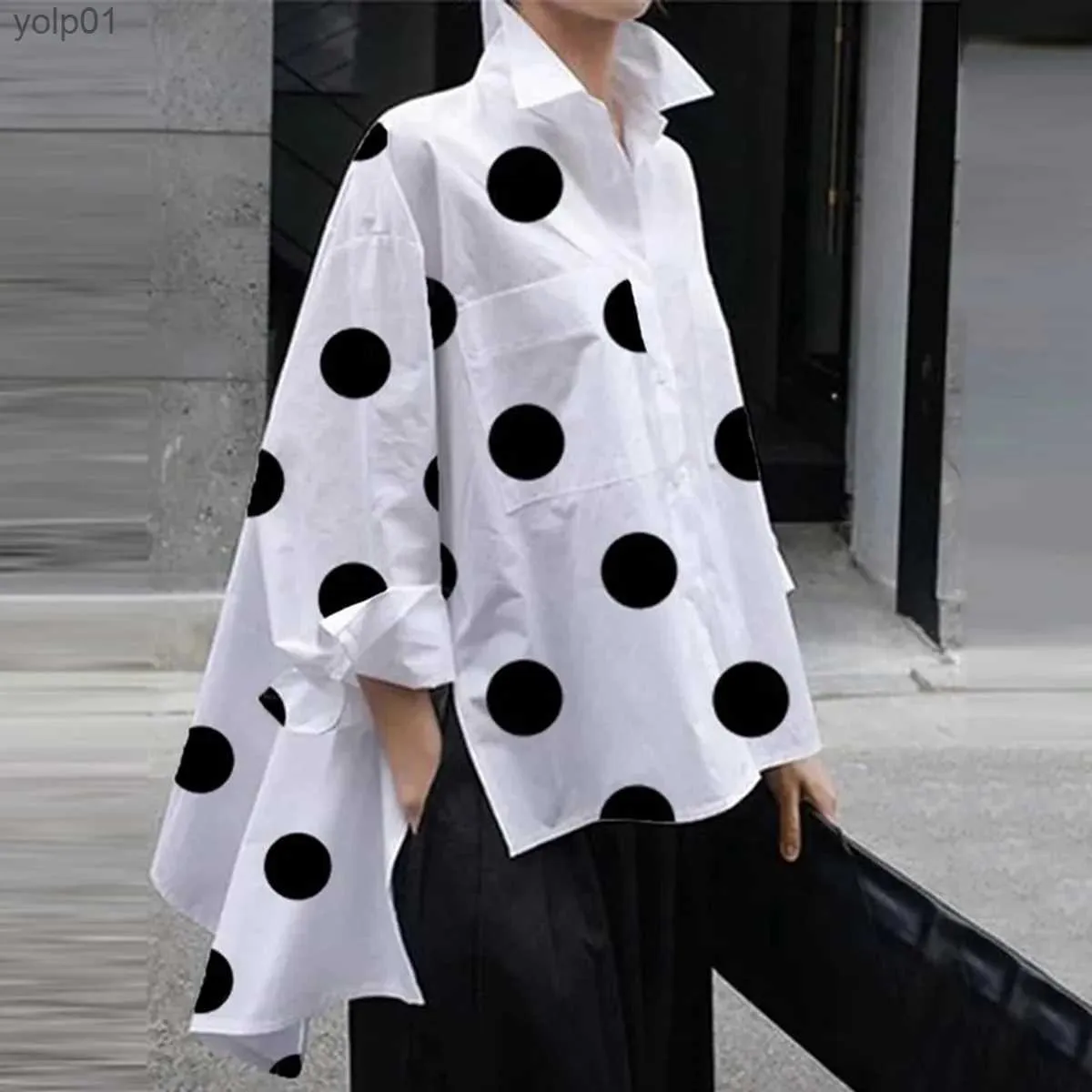 Damesblouses Overhemden Yeezzi Polka-dotblouse Split-Zij Revers Lang Sles Modieus Dichtgeknoopt Hoog-Laag Casual Eenvoudig Kantoor Dame Overhemden voor dames 2023L231214