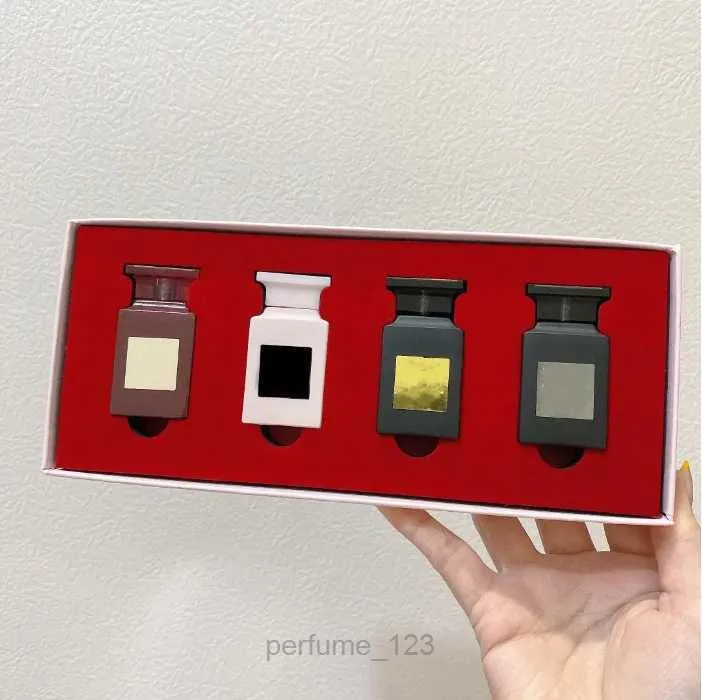 El Más Nuevo Conjunto De Perfumes 7.5mlx4 CHERRY OUD WHITE SUEDE Kit De