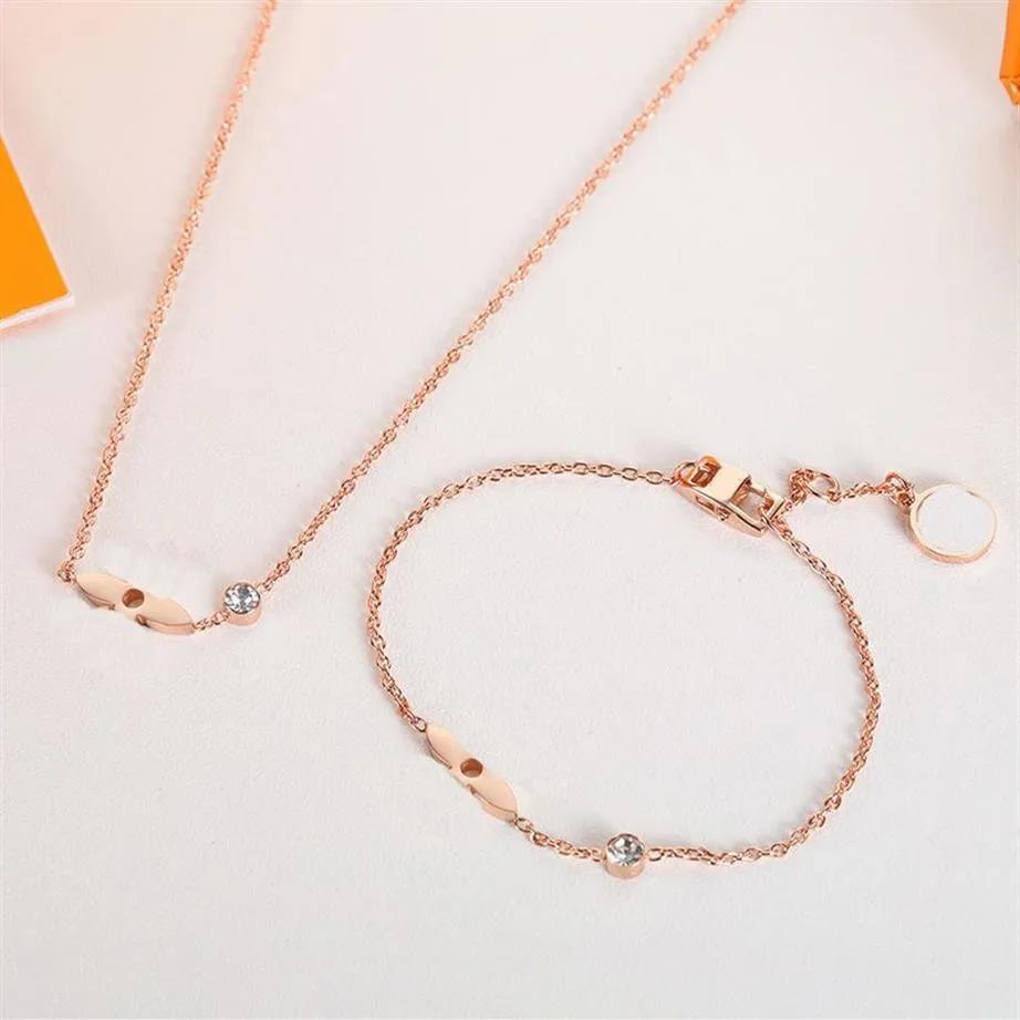 Luxury Pendant Necklace Flower Bracelet Fashion for Man Woman Rose Gold Necklaces Bangles Highly Quality Women Party Wedding Lover218M