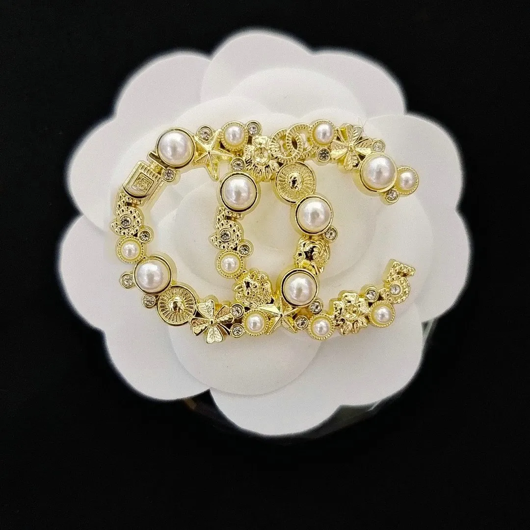 Brand Brand Brand Designer Jewelry Women Letters Gold Silver Pearl Stupt Abbaccini per la moda Accessori per decorazioni per abbigliamento per la moda