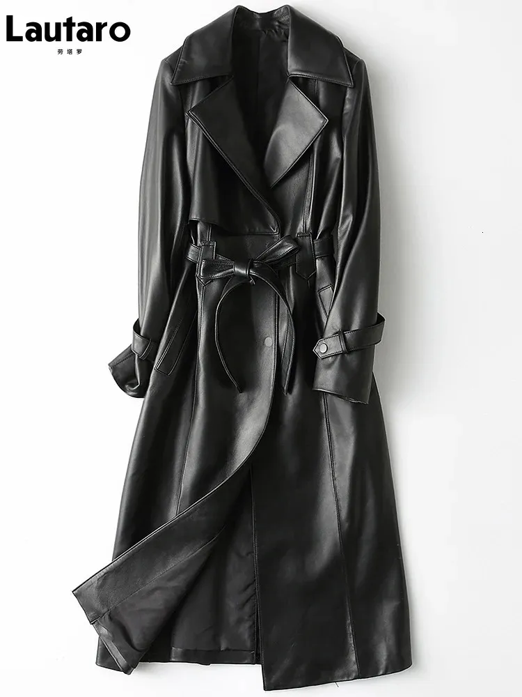 Kvinnors trenchockar Lautaro Autumn Long Black PU Leather Trench Coat för kvinnor långärmad bälte Elegant brittisk stil mode 4xl 5xl 6xl 7xl 231213