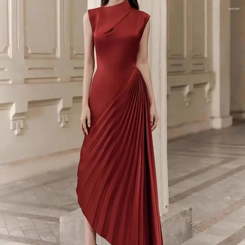 Casual Dresses 2024 Spring Luxury Irregular Wine Red Party Dress Elegant WOmen Sleeveless Asymmetric Pleated Long