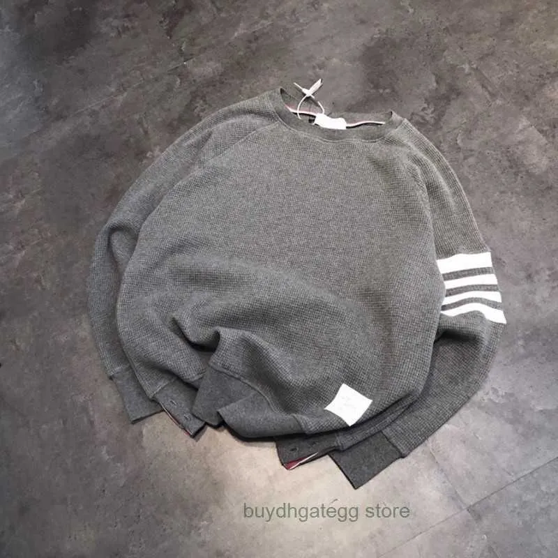 男性と女性のセーターファッションデザイナーThombrownsweatshirt High Edition Round Neck Yarn Woven Waffle High Weight Men秋/冬のスタイルストレートヘア