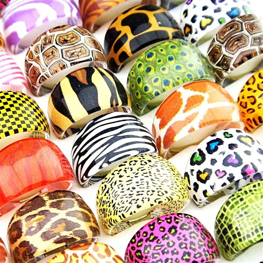 100 pièces bague Animal peau de léopard mélange résine anneaux pour hommes et femmes toute la mode fête mignon bijoux cadeau 298Q