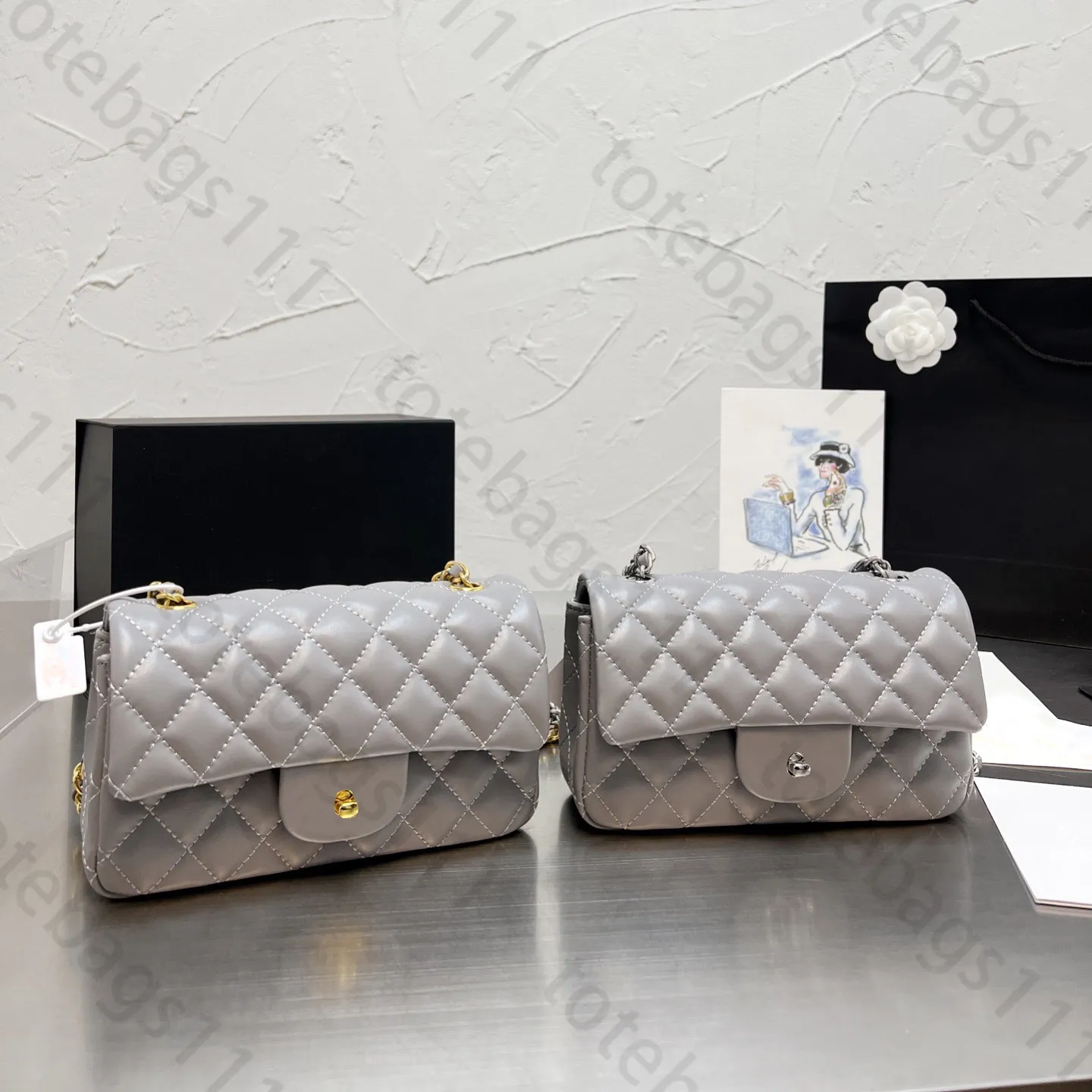 DHgate High Quality Velvet Clutch Purse with Chain Strap Double Letters Solid Hasp Waist Square Stripes Handbag Bags Luggage Accessories