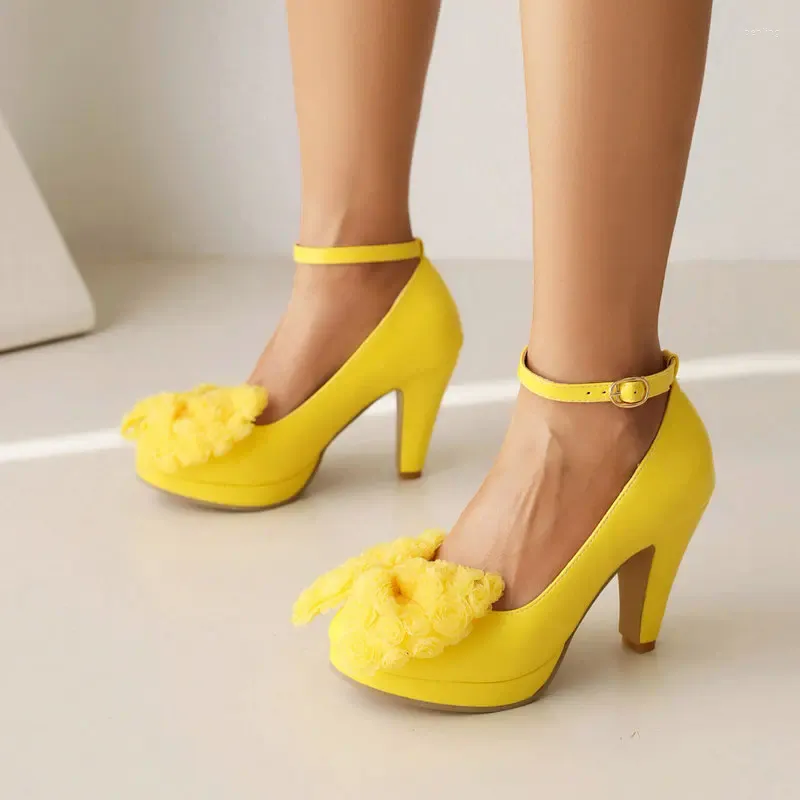 Sapatos de vestido Plus Size 34-48 Brilhante Amarelo Azul Redondo Toe Lady Mary Janes Spike Salto Alto Stiletto Mulheres Bombas com Lace Flor Bowtie