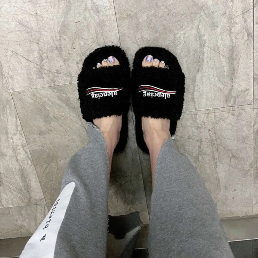 Designer shoes paris sandals Luxury slippers Furry Platform Sandal plush slippers embroidery B word couple plush slippers Furry Slide suede slippers 2WSVL