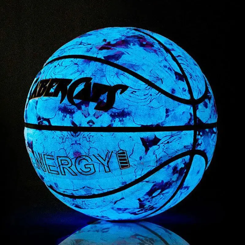 ボールは暗いバスケットボールで輝く青い紫色のライトアップバスケットボールライトアップサンライトアフターサンライトレギュラーサイズウェイトストリートボール231213のためのストリートボール
