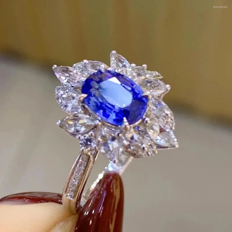 Anéis de cluster Douyin Live Color Treasure Anel Atacado Grupo de Luxo Incrustado Imitação Natural Sri Lanka Sapphire Feminino