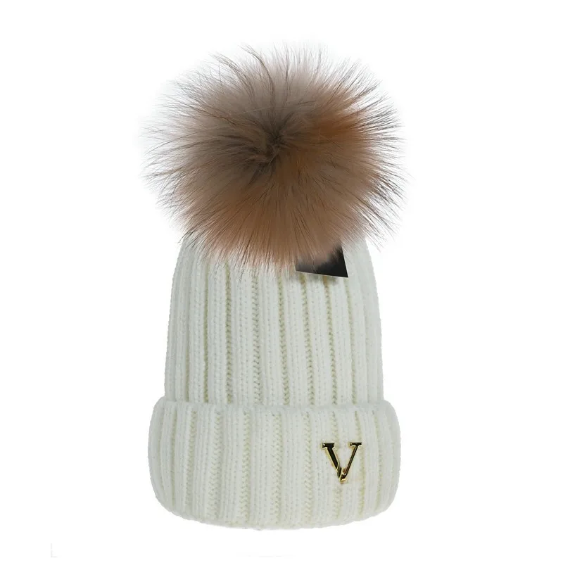 Masowa czapka czapka męska designer kubełko czapki nowe mody kobiety panie ciepłe zimowe czapkę duże sztuczne futra bobble hat na zewnątrz v05