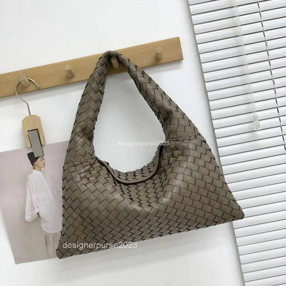 Tote Hop Designer Bag Borsa da donna Borse Vbottega 2023 Autunno / inverno Nuova borsa da donna in pelle di vacchetta lavorata a maglia Borsa da donna di grande capacità con spalla singola TYVM