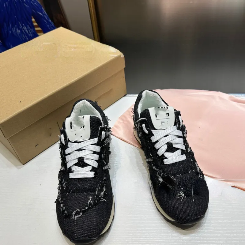 Обувь для бега бренда M Four Seasons Спортивная обувь Модные кроссовки с бахромой Кружевные белые туфли