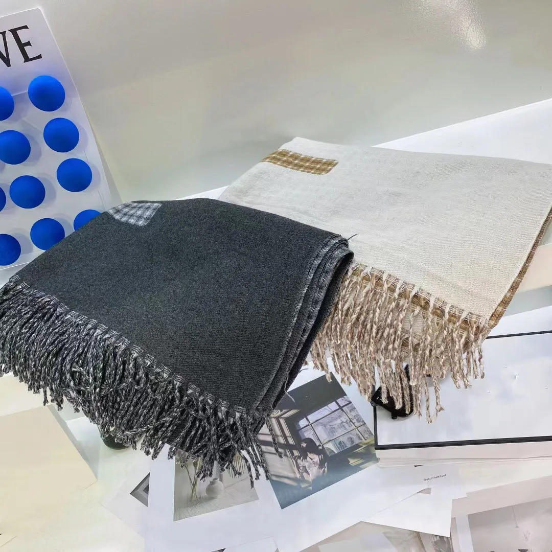 남성과 여성의 양면 Jacquard Fashion Scarf, 캐시미어 및 양모 재료로 만든 빈티지 체크 무늬 스타일과 매우 고전적인 디자인