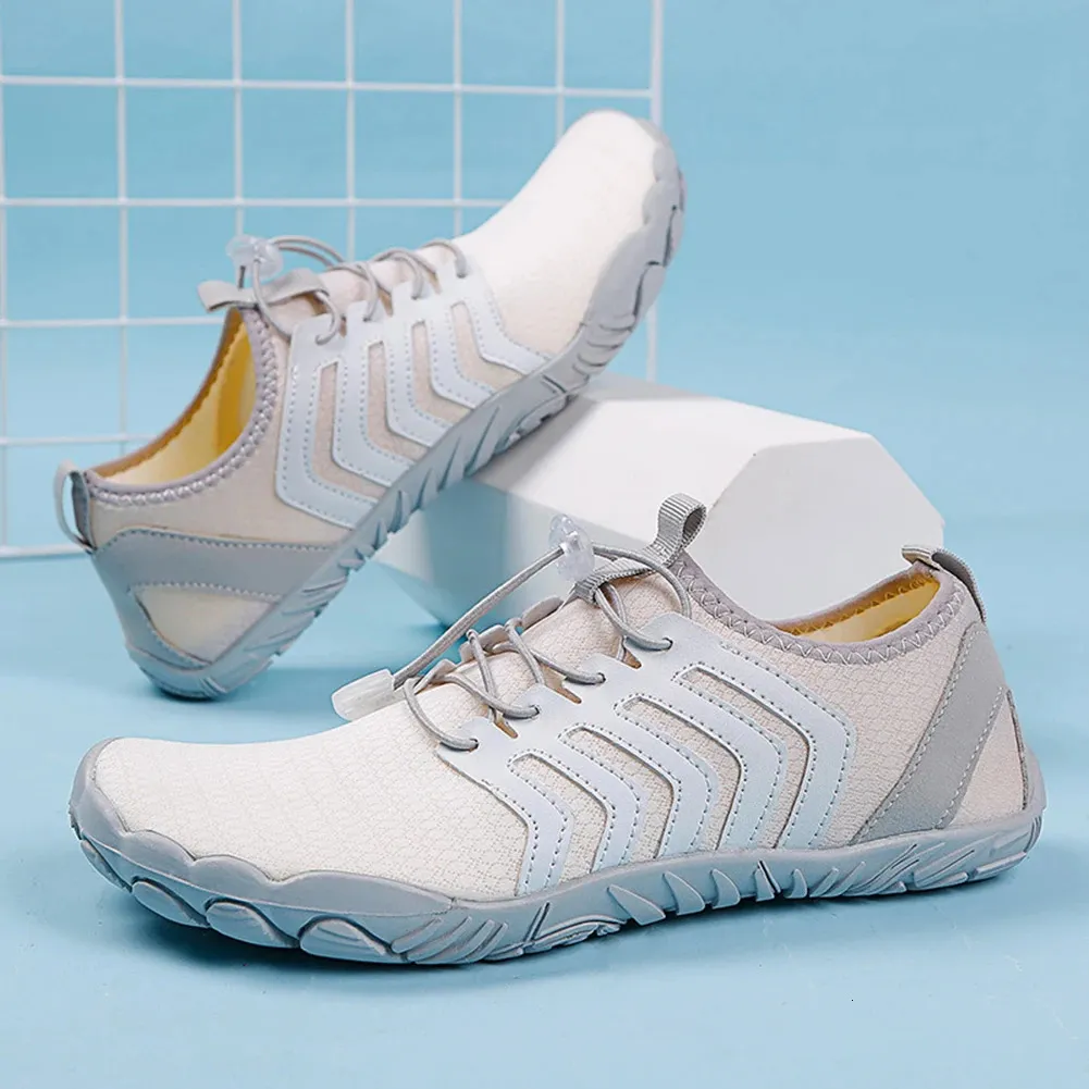 Chaussures d'eau Natation chaussures d'eau hommes femmes plage Aqua chaussures séchage rapide pieds nus Sport chaussures de course respirant antidérapant Wading plongée Sneaker 231213