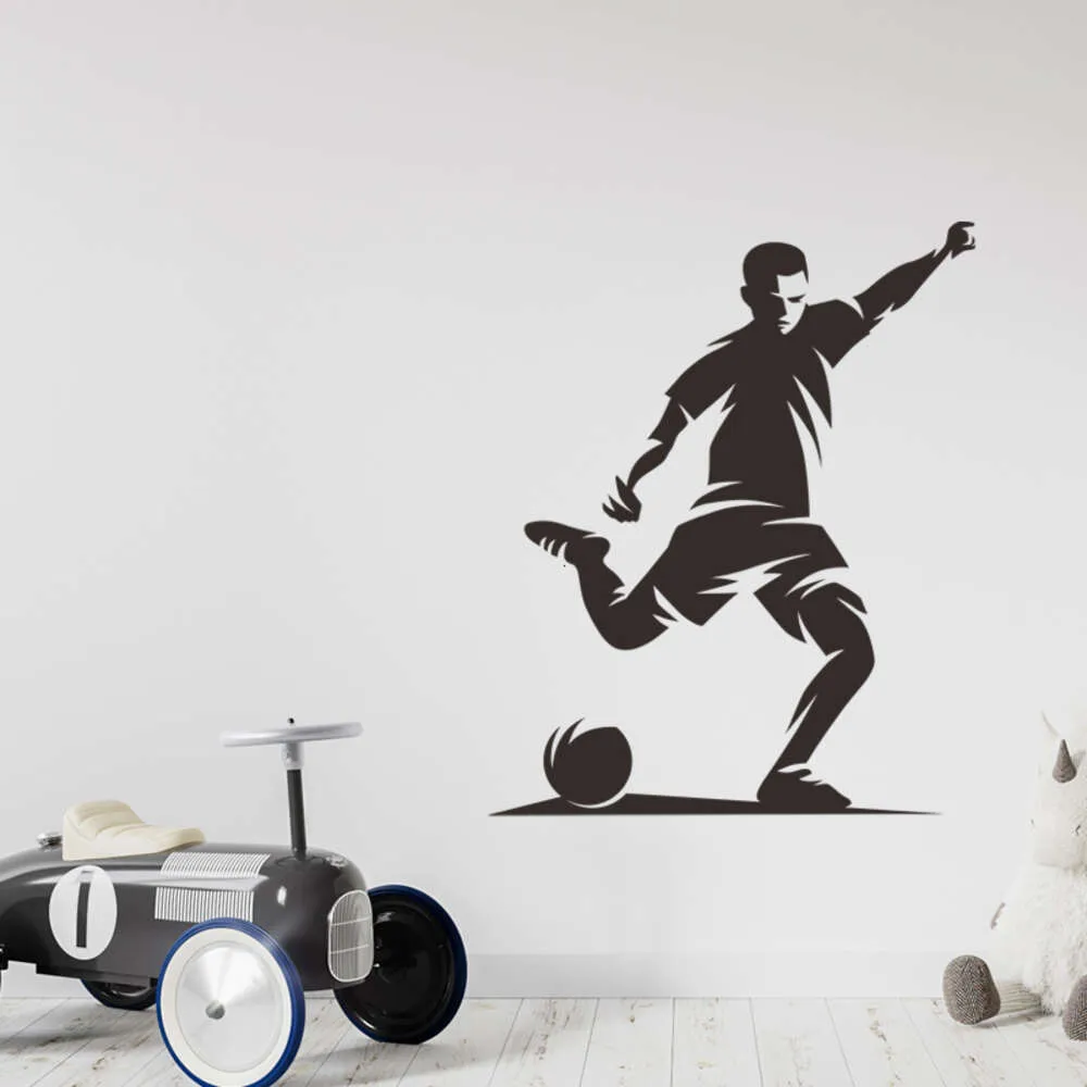 Fußballspieler spielen mit dem Fußballspiel. Wandaufkleber für Wohnzimmer, Schlafzimmer, Kinderzimmer, Wandaufkleber, dekorative Aufkleber aus Vinyl