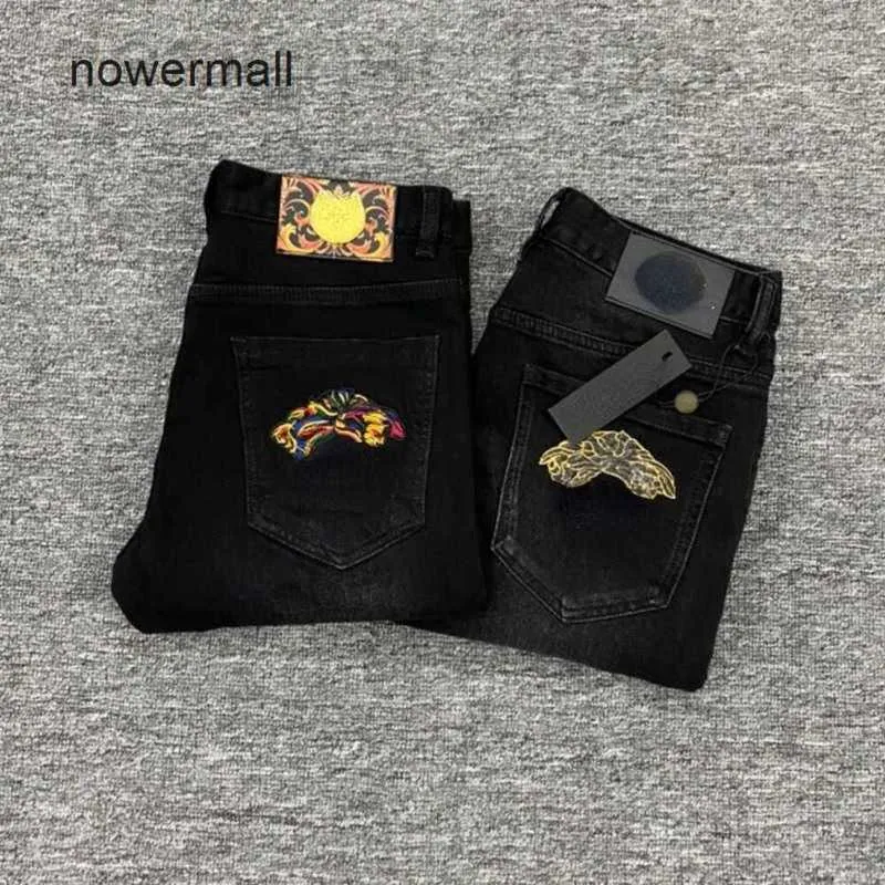 Męski projektant dżinsów dżinsy sprężynowe spodnie Łagodne męskie Versage Summer Tight Denim Pants Designer Vercaces Control Access Control Jean Medusa Water Wash