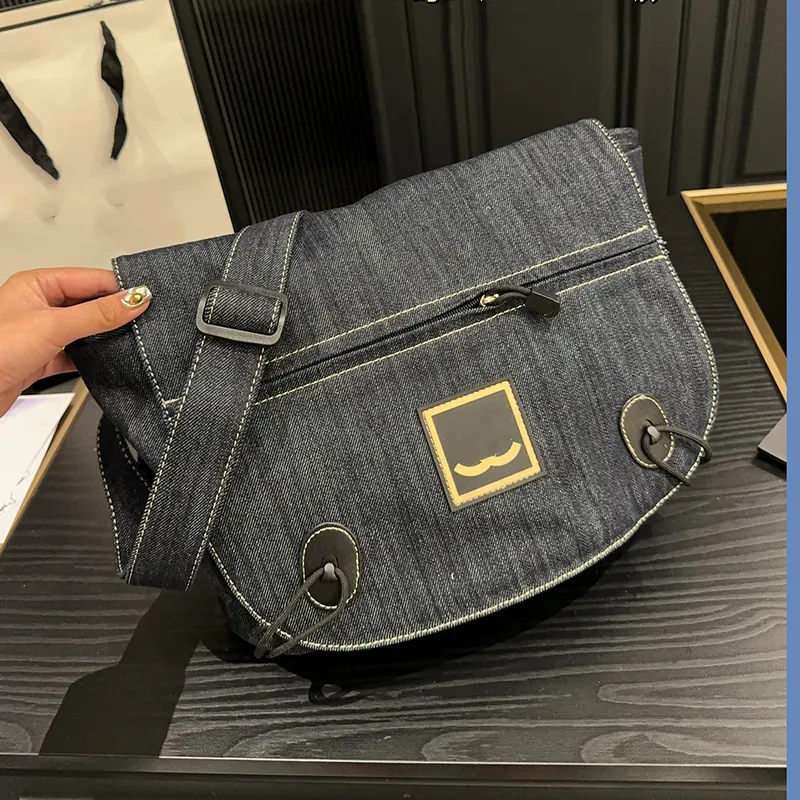 Designer Womens Denim Shoulder Bag 31cm Classic Embroidered Luxury Tote With Adjustable Shoulder Crossbody Bag Travel Airport Bag Shopping Bags Mommy Bags Sacoche