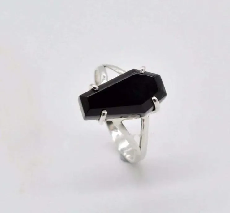 クラスターリングレトロブラック模造ffin coffin shape ring vampire vampire vampire punk gothic male and female hip Hop Party Jewelry Gift5897228