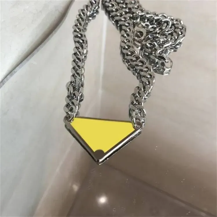 Love Designer Triangle Silver Punk Color Letters Heren Trendy ketting vrouwen mannen cool straat dames hangers kettingen damesketens luxe Jewlery 3B4X