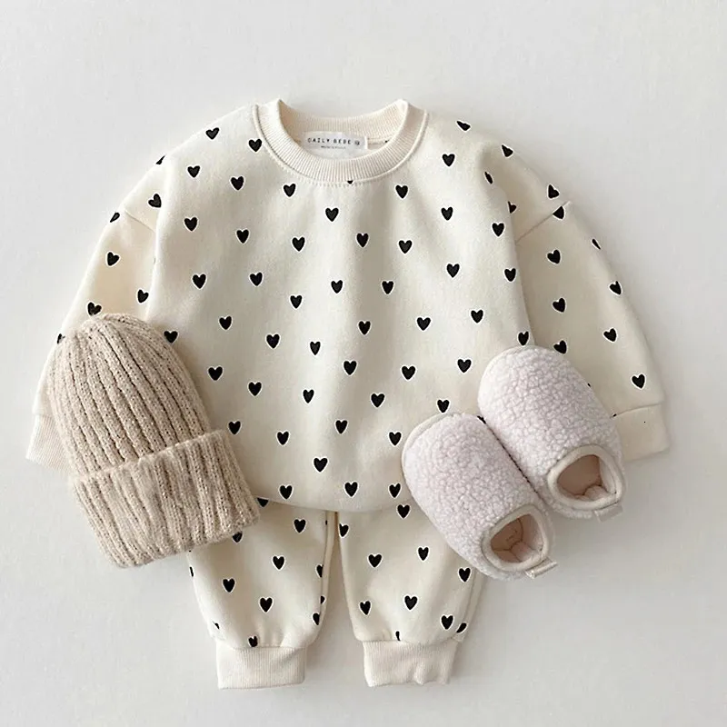 Conjuntos de ropa Millancel Conjunto de ropa para bebé Conjunto de sudadera con capucha para niños de corazón completo Ropa para niñas preescolares Ropa casual 231214