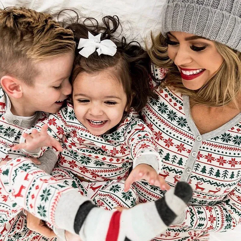 Family Matching Outfits Christmas Pajamas Set Mother Daughter Father Son Clothes Look Outfit Baby Romper Sleepwear 231213