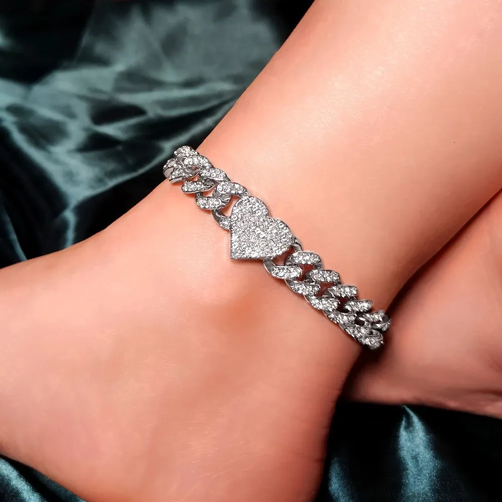 Bracelets de cheville à la mode glacé coeur cristal chaîne cubaine Bracelet pour femmes Hip Hop pavé lien cheville pieds nus bijoux 231214