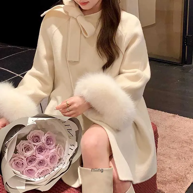 Maglioni da donna Maniche di lana artificiale Fiocco di lana su un lato Cappotto a mantella bianco Cappotto di lana francese Tendenza Petite autunno e inverno da donna