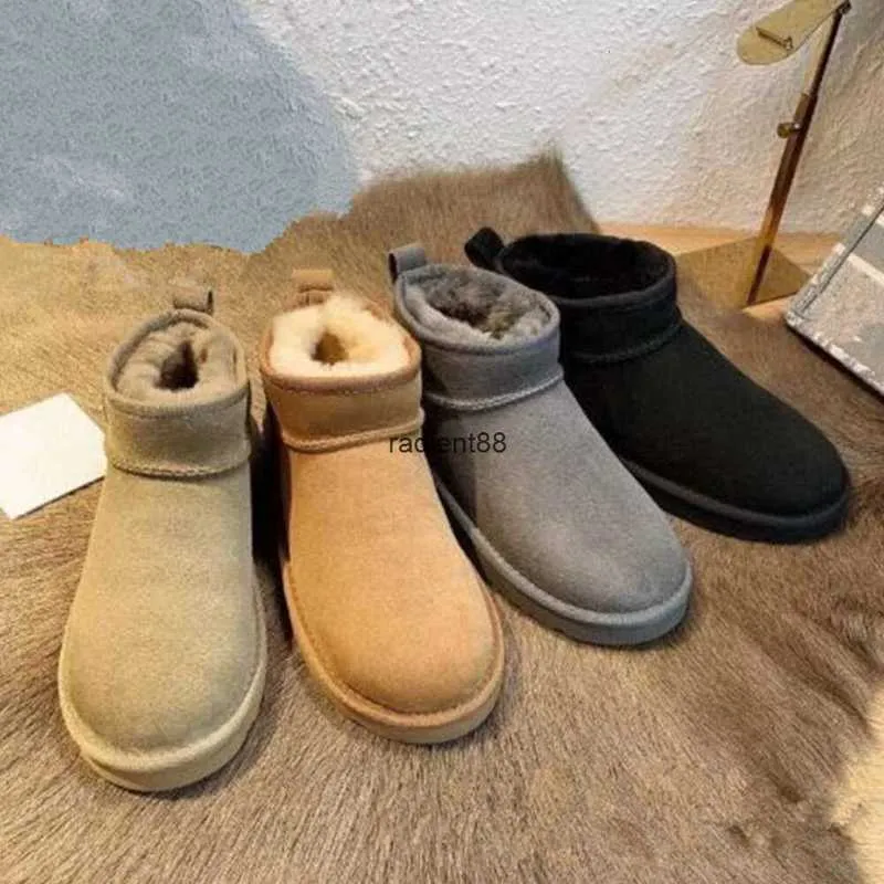 Femmes chaudes Ultra Mini bottes de neige doux confortable en peau de mouton garder au chaud avec carte sac à poussière beaux cadeaux concepteur femmes Boox