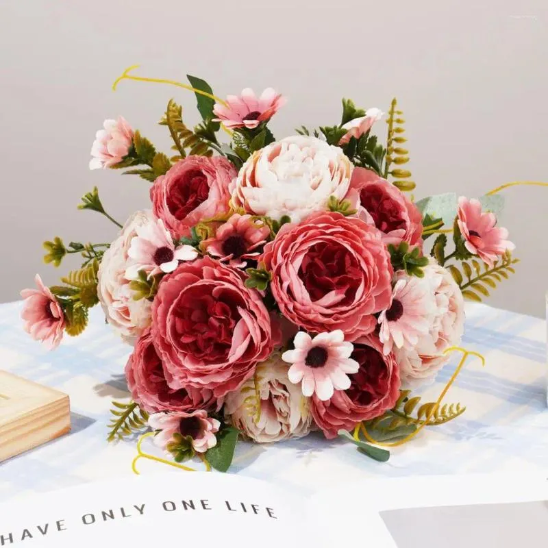 Fiori decorativi Peonia di seta Margherita artificiale Bouquet da sposa rosso di alta qualità Decorazioni per matrimoni Fiori finti Accessori per la casa Artigianato