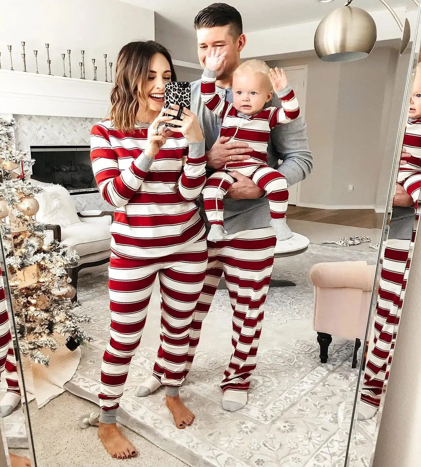 Familie Matching Outfits 2023 Winter Christmas Pyjama Set Striped print Mom Daughter DaD Dad Zoon Kleding Soft Losse slaapkleding Kerstmis Look 231213