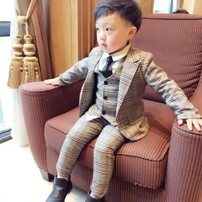 Tute lattice Bambini Blazer vestito Neonati maschi Costume formale 3 pezzi Cappotto Pantaloni gilet bambino Tuxedo Matrimonio Chlidren ragazzi Abbigliamento 231213