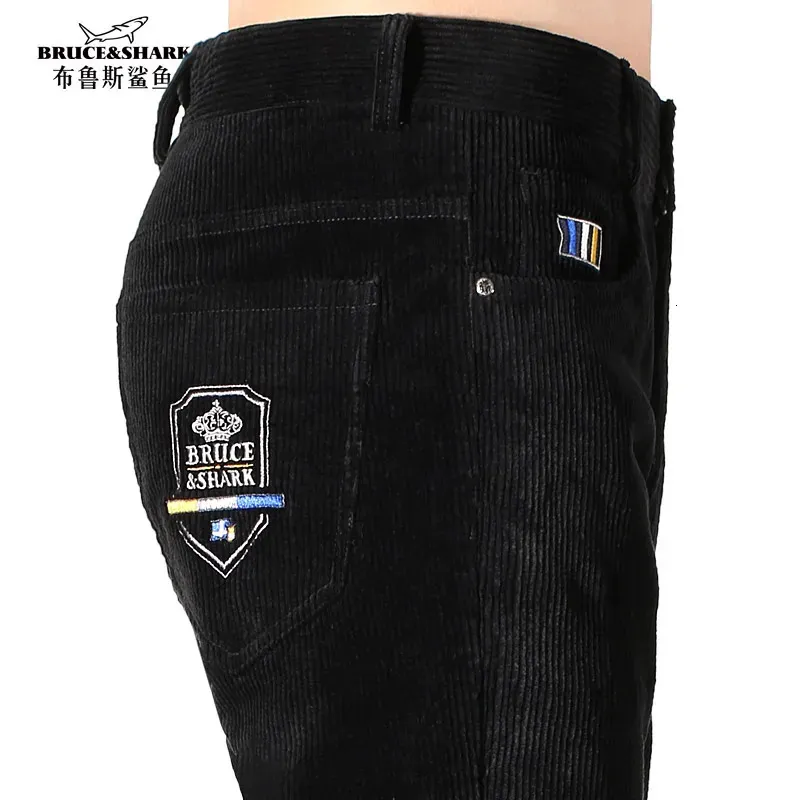 Pantalones para hombre Pantalones de pana de invierno Bruce Shark hombres marca de lujo pierna recta estilo suelto pantalones de pana elásticos 231213