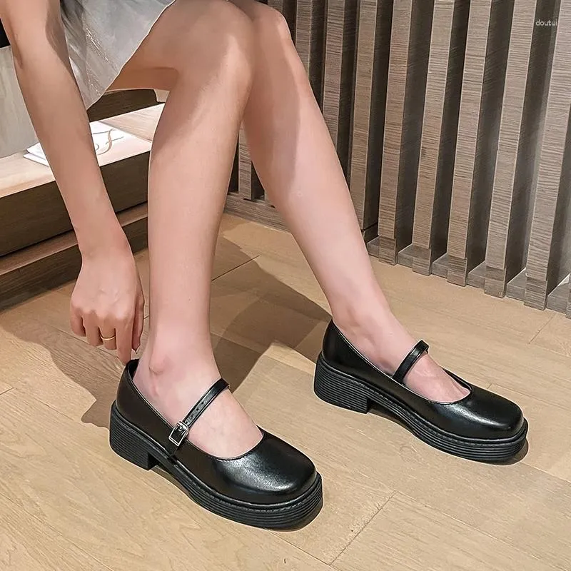 Klänningskor 2024 Kvinnliga kvinnor mode Mary Janes Round Toe Flats Loafers Oxfords Platform Casual Metal Chain Buckle Ladies Heels Black