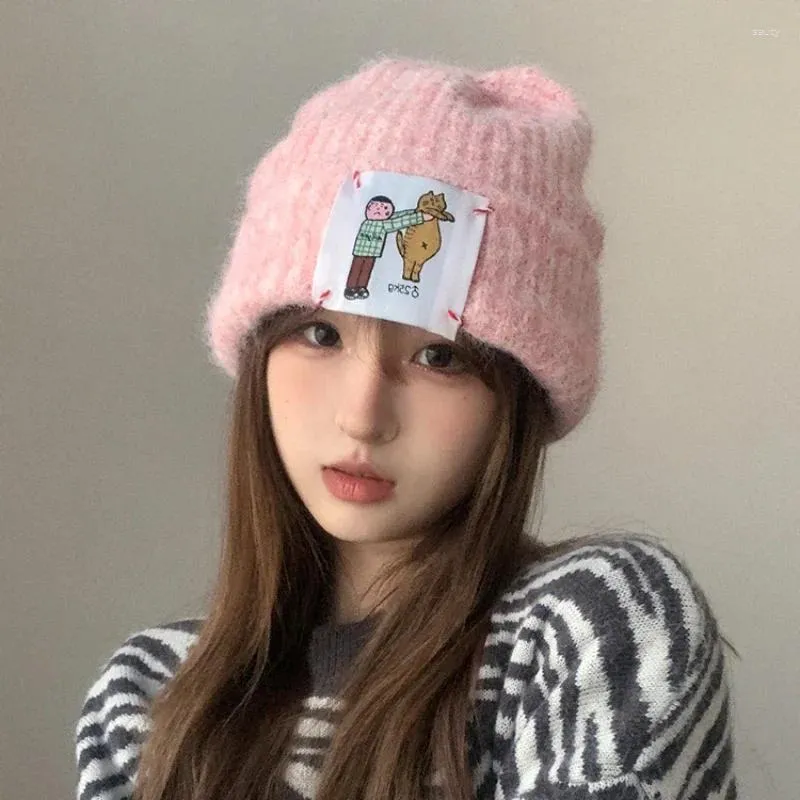 Baretten Japanse Retro Zacht Gebreide Stapelhoeden Voor Vrouwen Herfst En Winter Ins Leuke Sticker Warme Gehoorbescherming Zoete Roze Mutsen