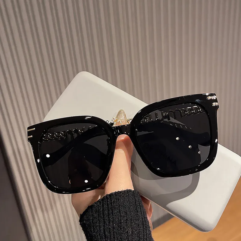 Modische goldene Sonnenbrille mit Kettenbein für Frauen in Europa und Amerika, trendige quadratische Sonnenbrille mit großem Rahmen für Männer beim Autofahren, konkav geformte Brille für Reisen