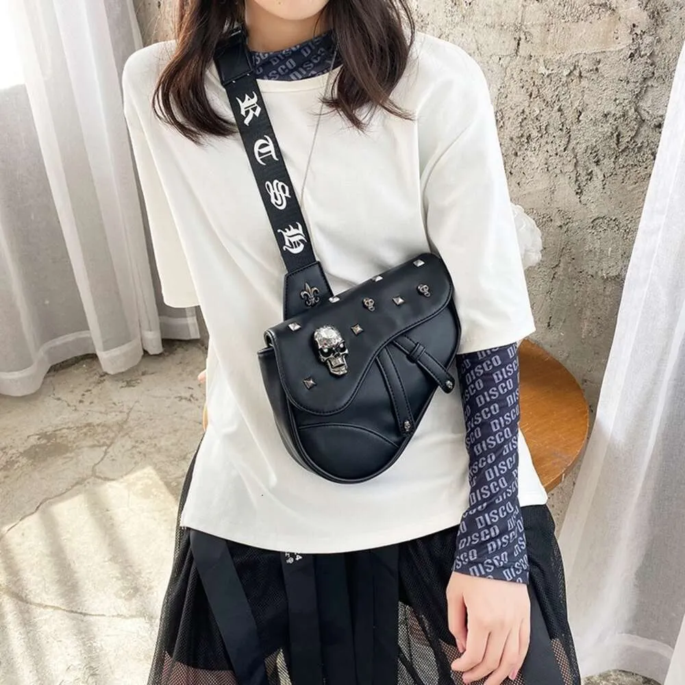 New Semi-circular Saddle Bag Wide Shoulder Belt Messenger Bag Single Shoulder Bag Brand Mens Chest Bag Diagonal Small Bag