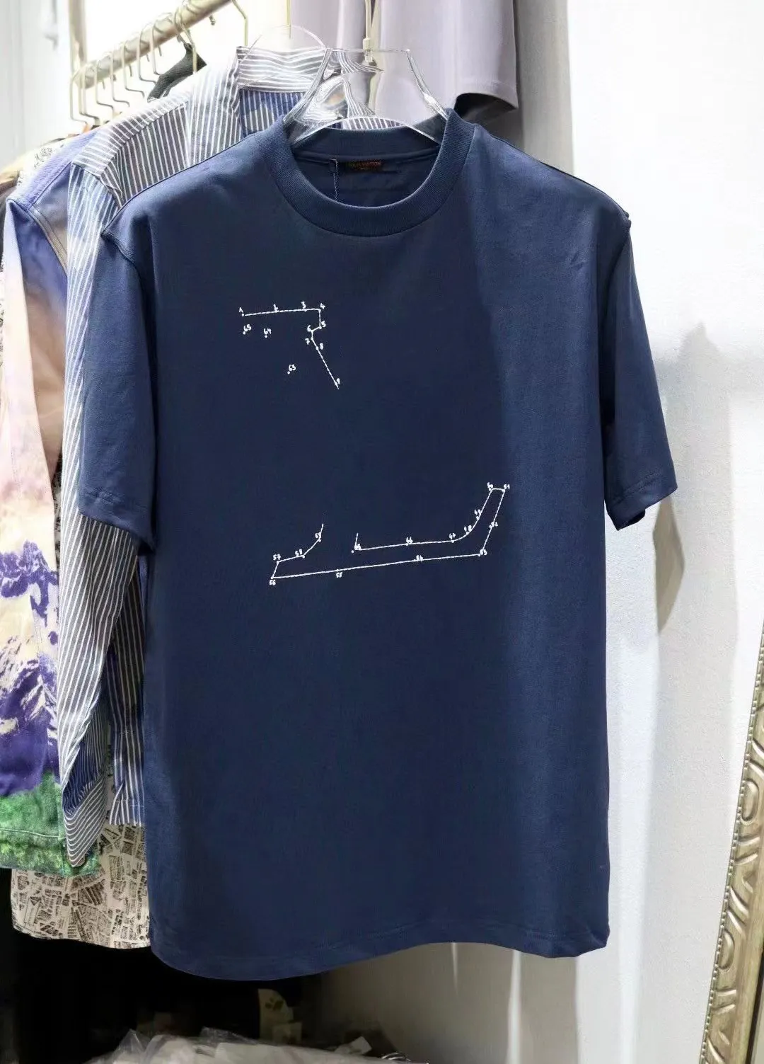 Tagliare t top shirt uomo