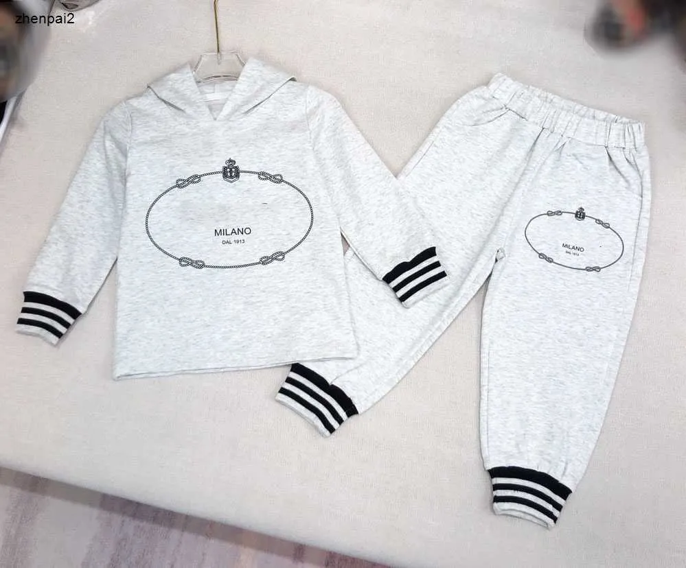 Luxury Baby Tracksuit Girl Boy Hoodie Set Kids Designer Kläder STORLEK 100-150 Tråd manschetter Design Barntröja och byxor Dec05