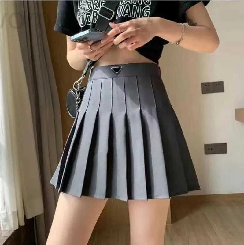 Skirts Designer New Academy Style Decoration Pleated Dress Irregular Low Waist Casual Fashion A-line Short Skirt C17b