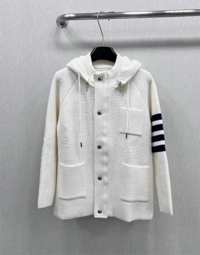 2024 early spring new Nanyou TB casual minimalist four bar design with multiple pockets and detachable zipper hooded sweater