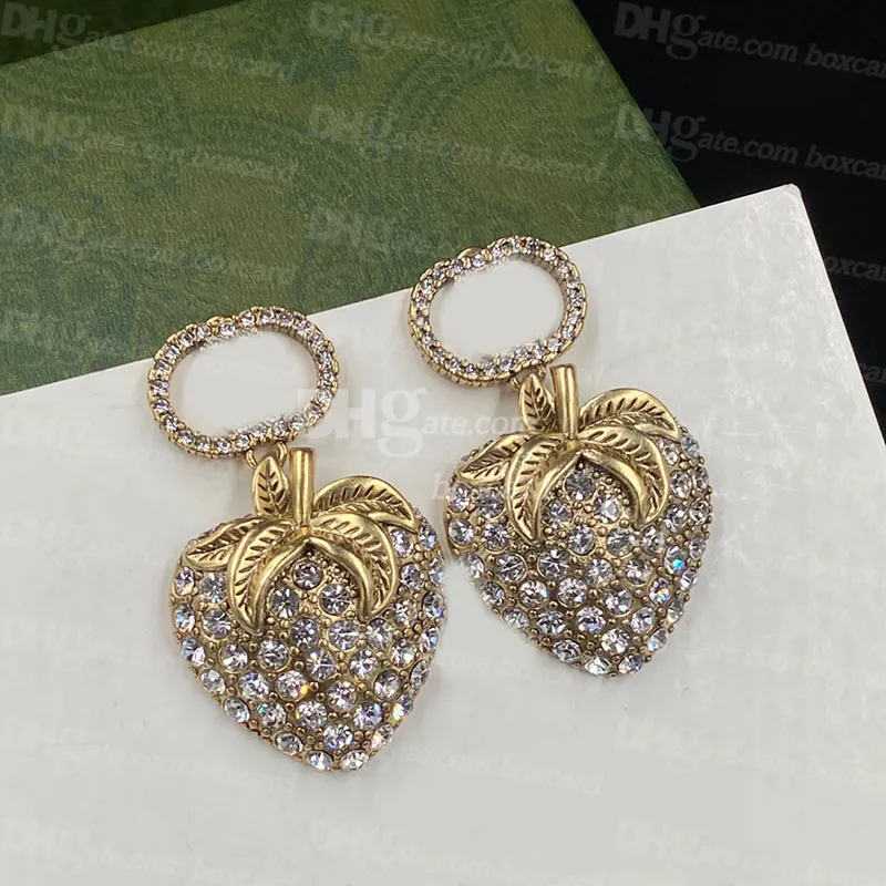 Söt jordgubbsstilörhängen Glänsande fulla strassörhängen Luxury Charm Ear Studs med presentförpackning