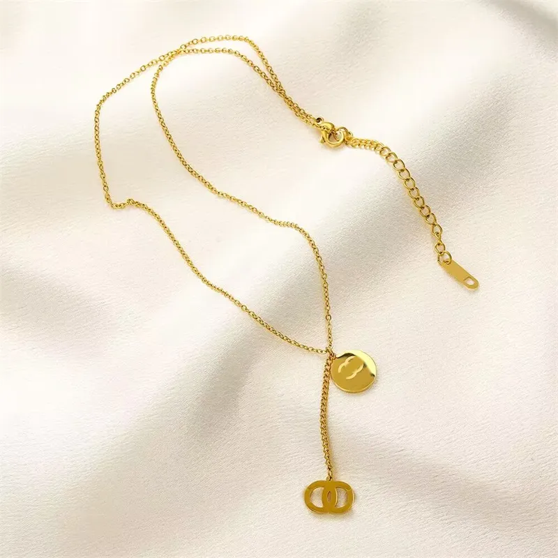 Spersonalizowane naszyjniki Choker Designer Biżuteria Elegancka litera sercowa wisiork naszyjnik złota platowane łańcuchy dla mężczyzn Zaproponuj naszyjnik para obfita ZB105
