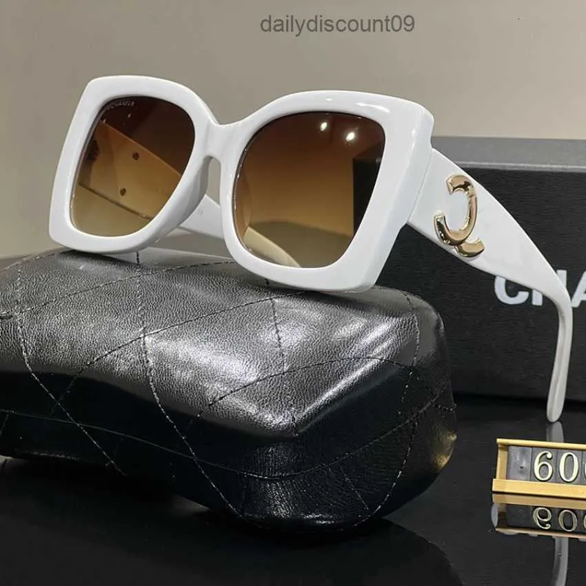 CC Solglasögon Fashion Designer CH Sun Glasses Retro Fashion Top Driving Outdoor UV Protection Oval Big Frame Pärl för kvinnors solglasögon med Box R5 Y9U1