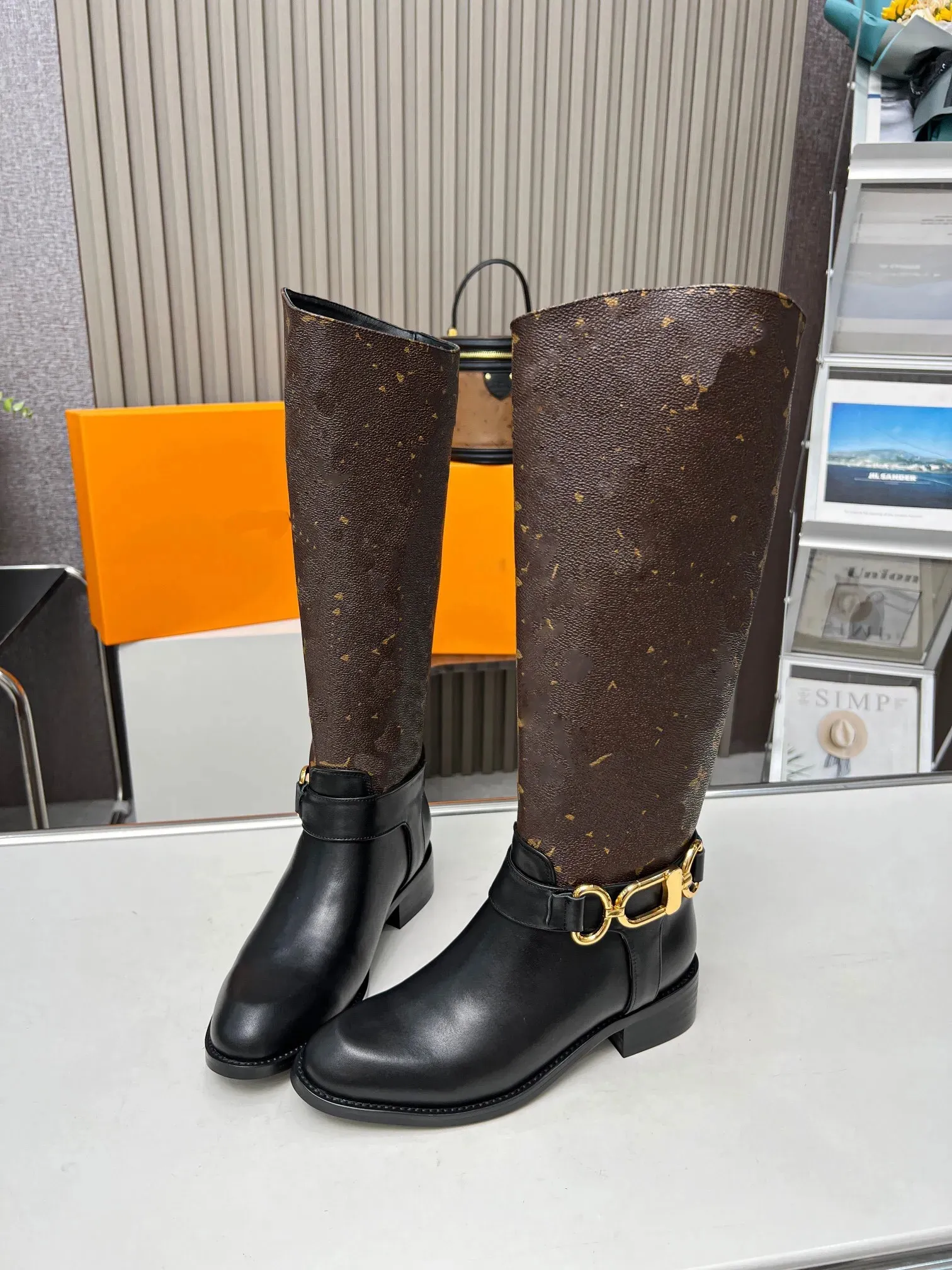 2023 New Women Westside Flat Bottom High Barrel Boots Classic Printed Metal Buckle Over the Knee Knight Boots Anti Slides Sole Ladies Knee Boots SIZE 35-42