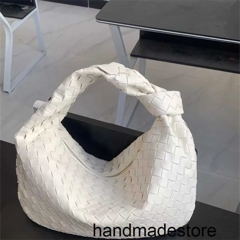 Runway Bag Venetaabottegaa Luxurys 2023 Jodie Woven Knot Bag Large Croissant Cow Leather Handheld or Underarm Bag Women's Bag