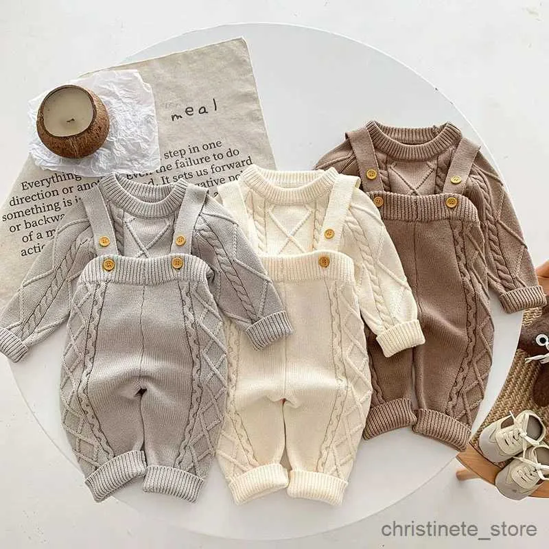 Kläderuppsättningar 2023 Autumn Baby Clother Suit Knit övergripande och solid tröja spädbarnsutrustning R231215