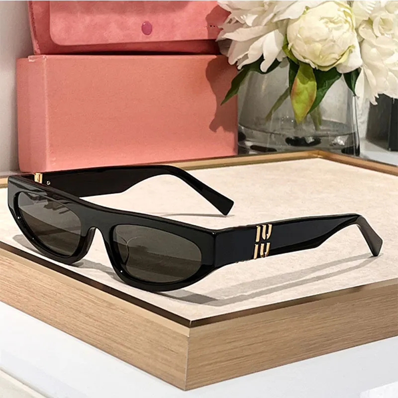 Oval cat eye sunglasses with full PC acetate frame and  display picture 3